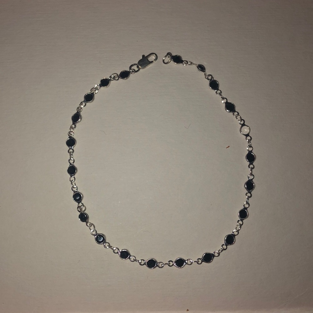 Bracelet with navy gemstones